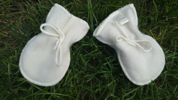 Organic Merino wool minimalist baby scratch mittens - Image 4
