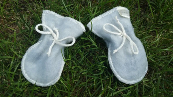 Organic Merino wool minimalist baby scratch mittens - Image 5